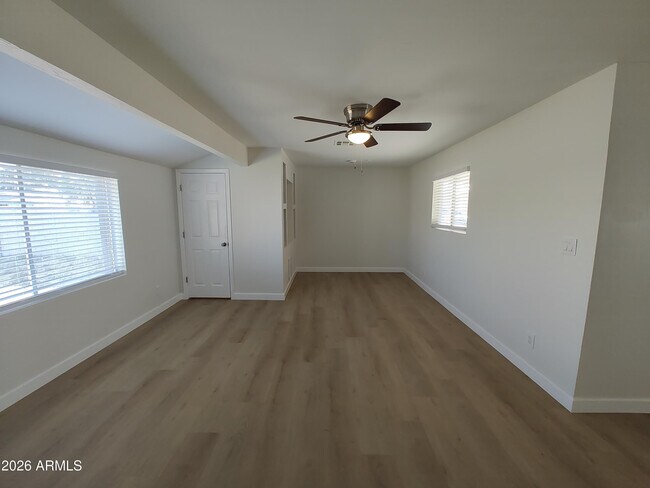 Building Photo - 2316 E Karen Dr