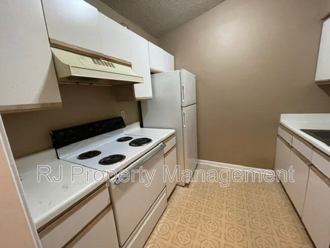Building Photo - 3609 Mynders Ave