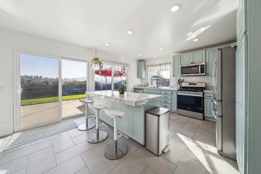 Building Photo - 1005 Hazen Dr