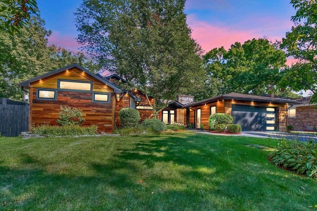 Primary Photo - 623 Echo Ln