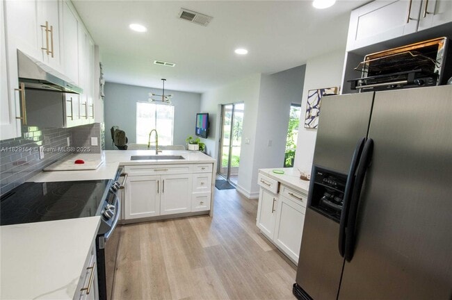 Building Photo - 16301 Malibu Dr