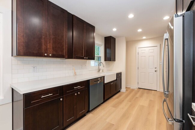 Building Photo - Three Bedroom Home!