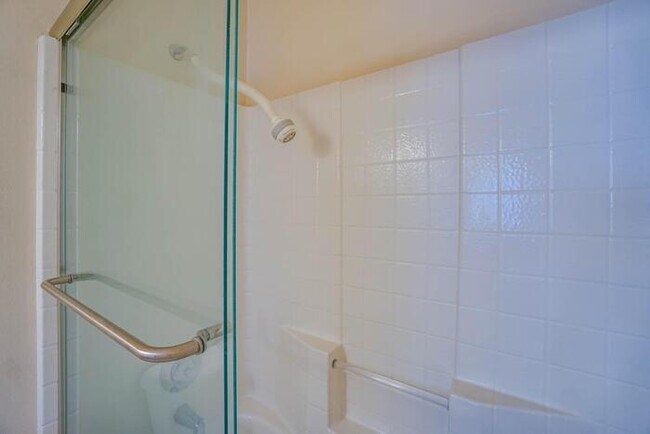 Building Photo - BEAUTIFUL FOUR BEDROOM HOME IN EAST COUNTY