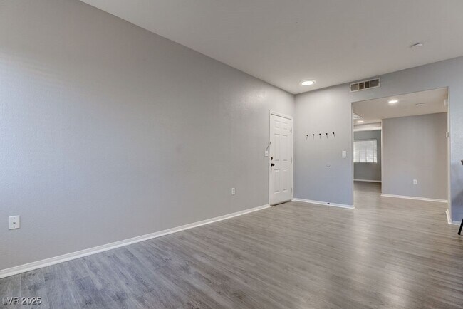 Building Photo - 855 N Stephanie St