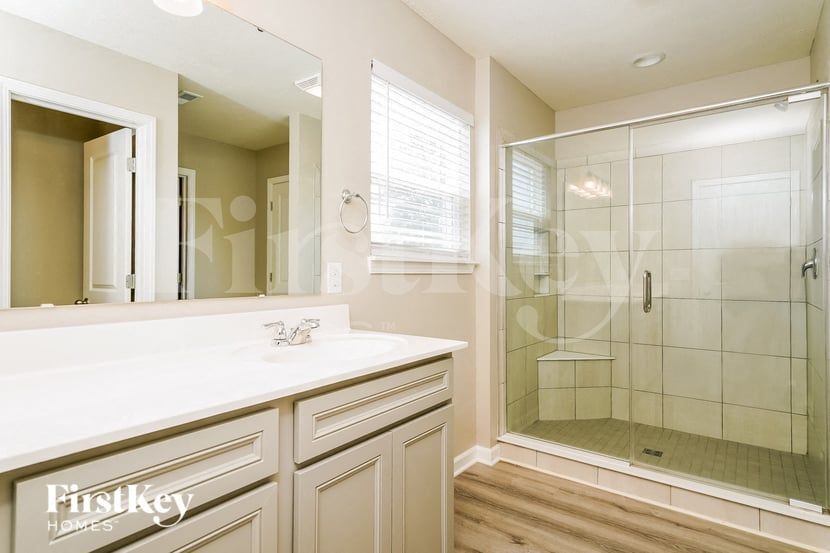 Building Photo - 3370 S Cordell Rd