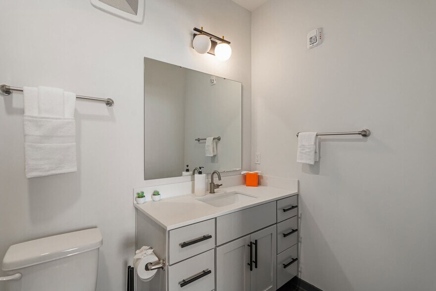 Building Photo - 6160 N Rural St