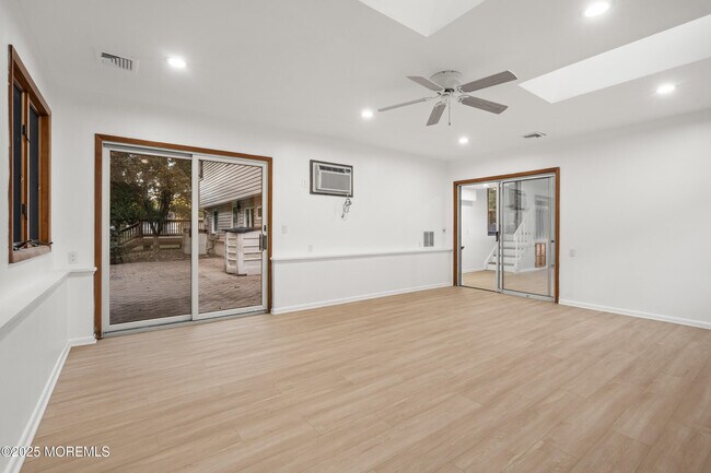 Building Photo - 42 Arno St