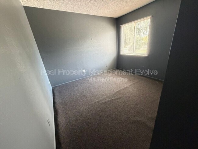 Building Photo - 2689 W Ocotillo Rd