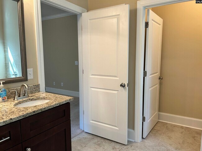Building Photo - 105 High Bluff Ln