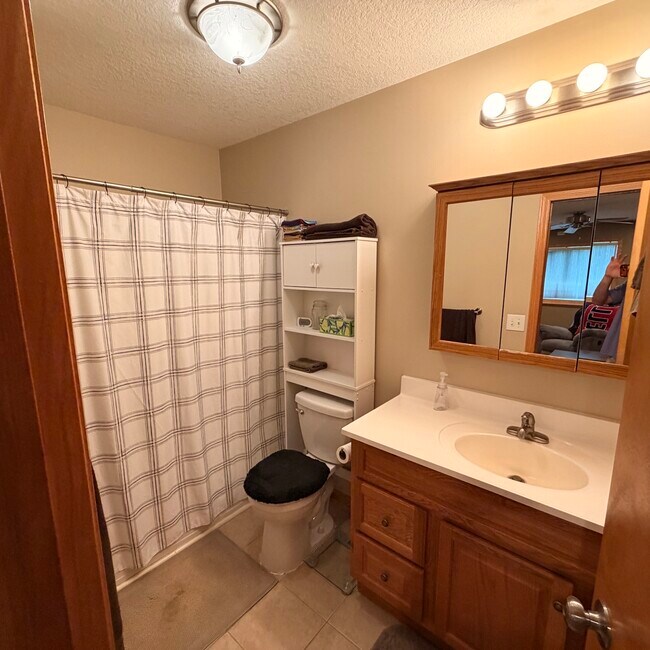 Building Photo - 9205 Orchard Cir