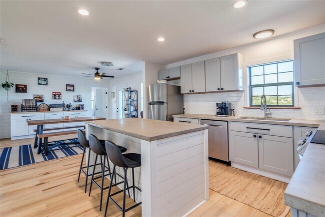 Building Photo - 631 Harmon Hills Cove