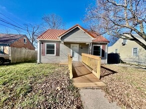 Building Photo - Move-In Ready 3-Bedroom Home with Modern Kitchen & Private Outdoor Oasis