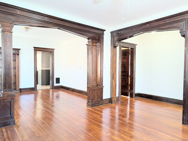 Building Photo - 133 Poplar St