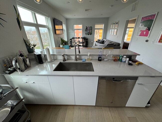 Building Photo - 1 Lisbon St