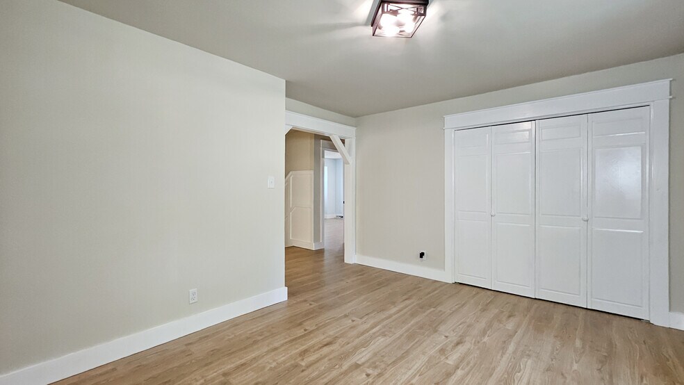 Building Photo - 4033 Lucerne Dr SE
