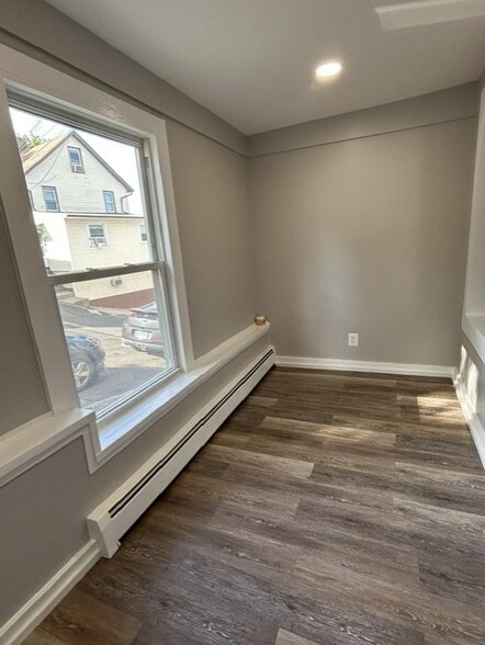 Entrance/ mud room - 9 7th St
