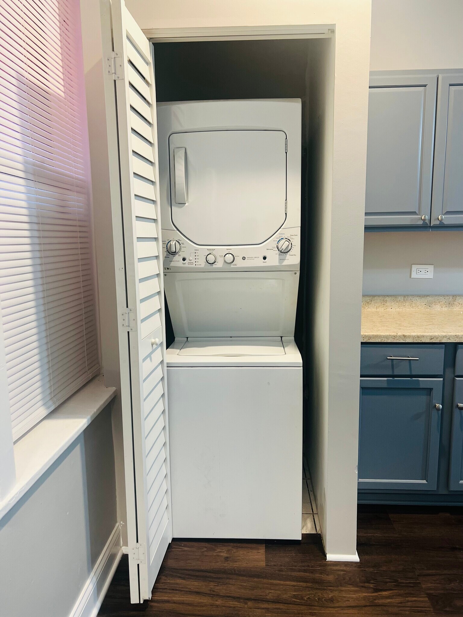 In unit washer and dryer - 1721 N Harding Ave