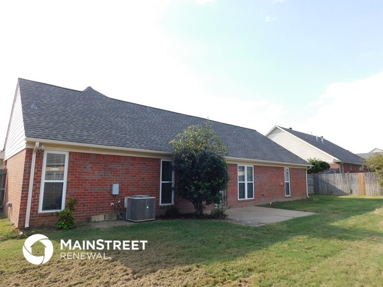 Building Photo - 6198 Braybourne Main