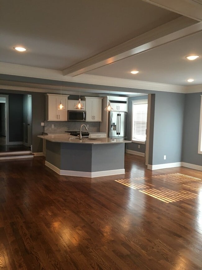 Building Photo - East Nashville Beauty