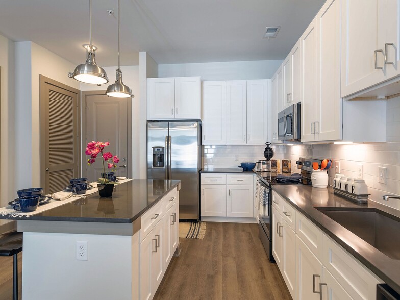 2BR-2BA Modern Kitchen - Avalon at James Island