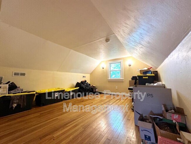 Building Photo - 8803 Tidewater Dr