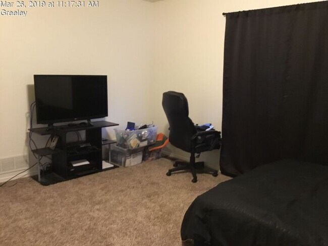 Building Photo - 2 Bedroom Duplex in Greeley with Two Car Attached Garage