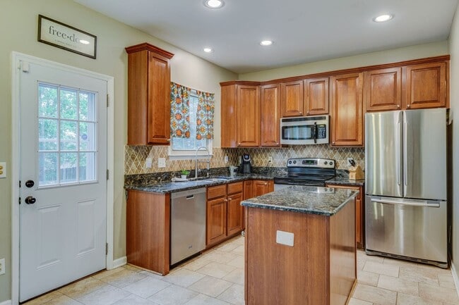 Building Photo - 511 Prince of Wales Ct