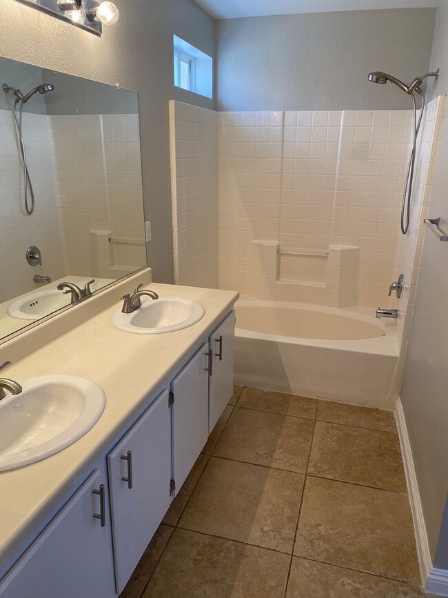 Building Photo - AMERICANA Property Mgmt - Remodeled 2 stor...