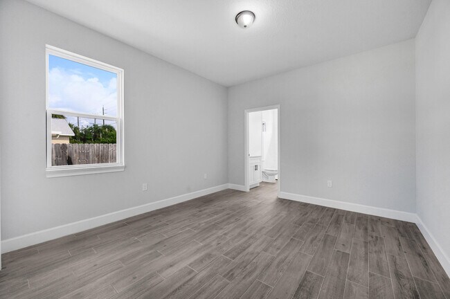 Building Photo - 2651 Quentin Ave SE