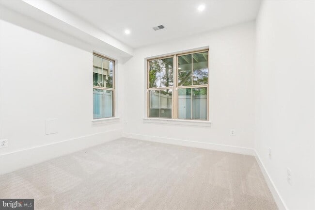 Building Photo - 10113 Dalmatian St