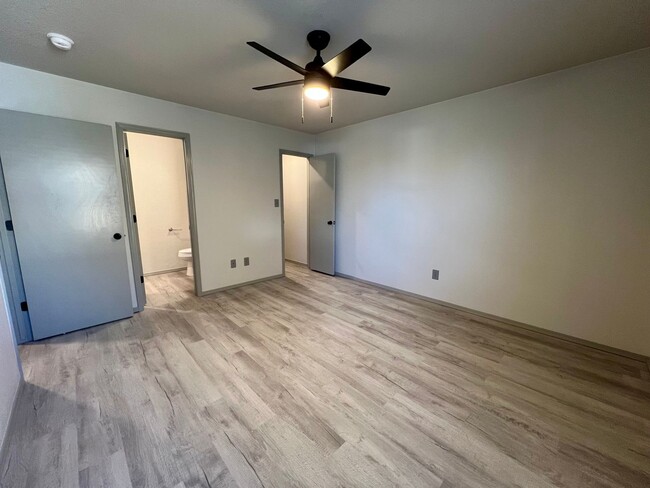 Building Photo - Beautifully Remodeled Duplex Available NOW!