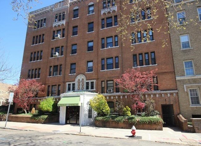 Building Photo - 36 Duncan Ave