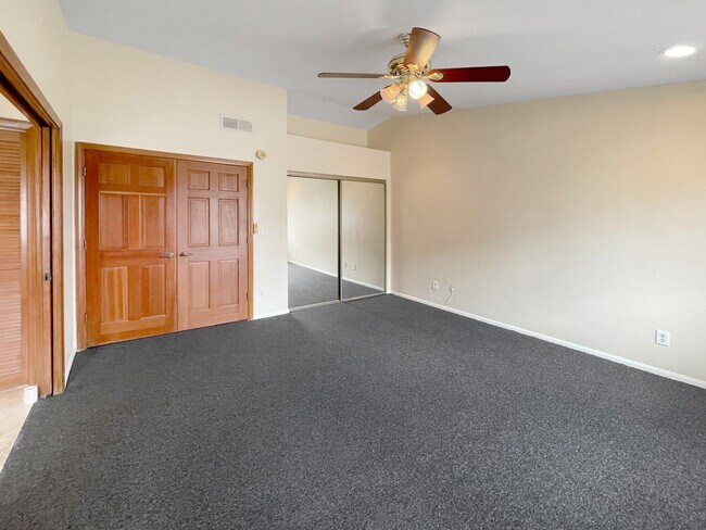 Building Photo - 379 N Mentor Ave