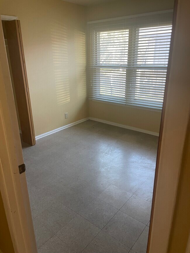 Building Photo - 351 Haverford Dr