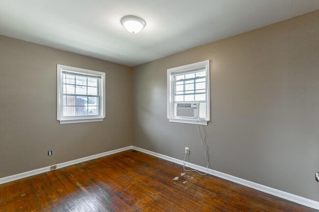 Building Photo - 1609 E 26th St