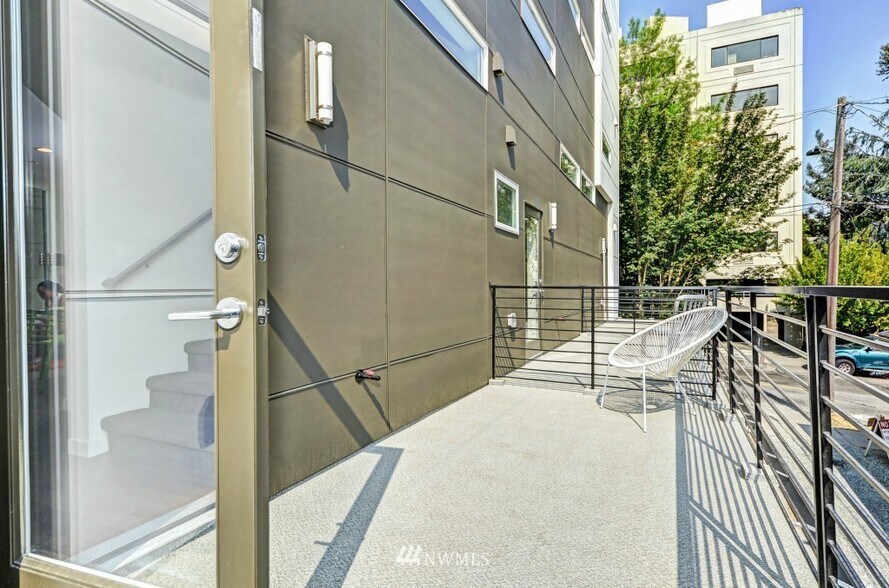 Balcony off Living room - 467 14th Ave