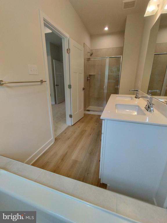 Building Photo - 124 Glory Maple Ln