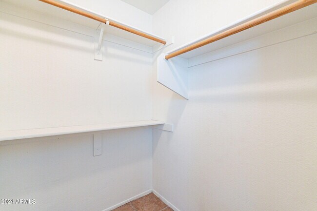 Building Photo - 1078 E Saragosa St