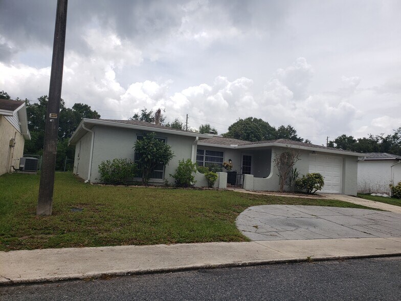 Building Photo - 10030 Glen Moor Ln