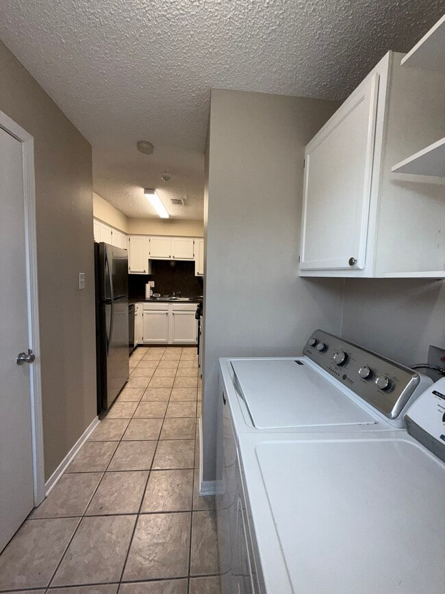 Building Photo - 6212 Stumberg Ln