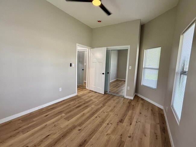 Building Photo - 1025 N 6th St