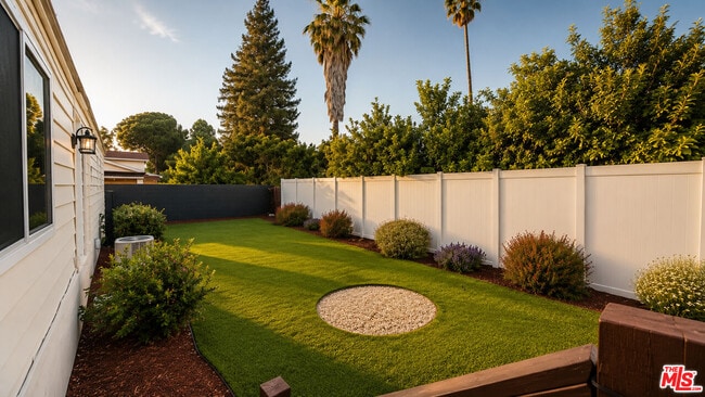 Building Photo - 6033 Fallbrook Ave
