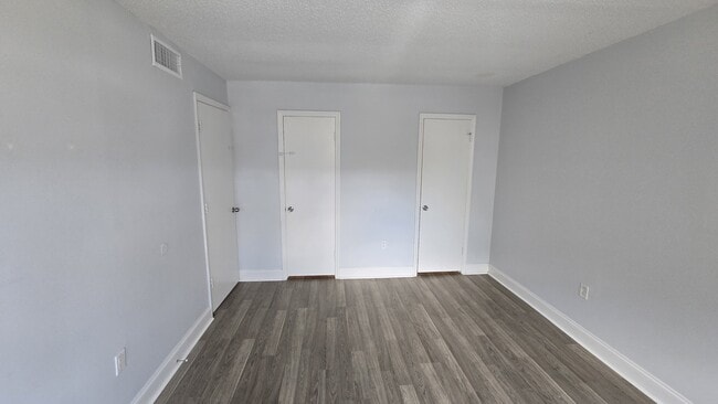 Building Photo - 492 Banyon Tree Cir