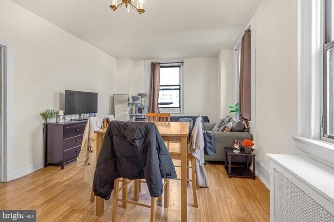 Building Photo - 1324 Locust St