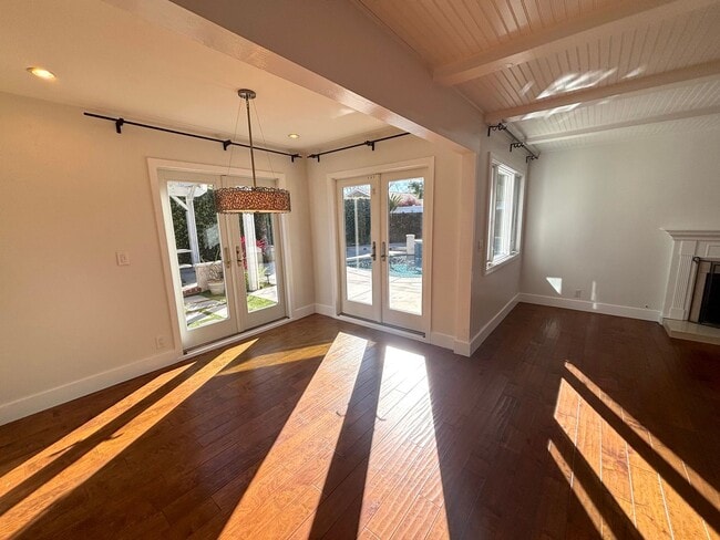 Building Photo - 3 Bedroom pool home available in exclusive Rossmoor neighborhood