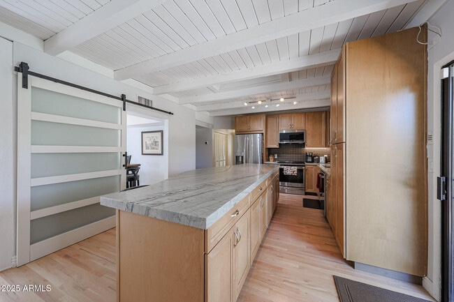 Building Photo - 601 E Forest Hills Dr