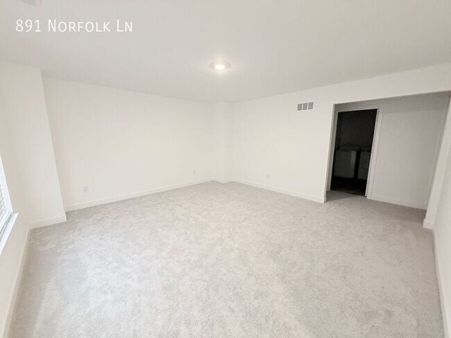Building Photo - 891 Norfolk Ln
