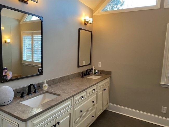 Building Photo - 1602 Chadwick Ridge Dr NW
