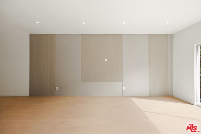 Building Photo - 10630 Wilkins Ave