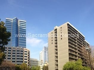 Building Photo - Spacious Updated 2bd/2ba Downtown Condo - Great Location!